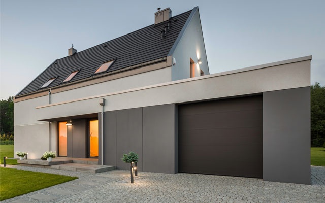 4 buone ragioni per avere la porta del garage smart